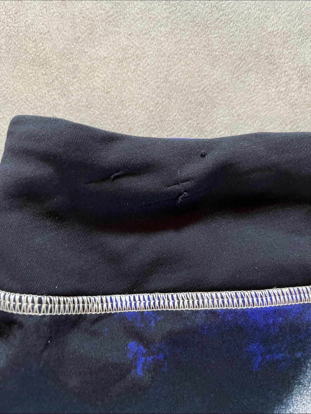 Lululemon athletica Black, White & Blue Abstract Skater Skirt
Size 2 tall - Picture 3 of 7